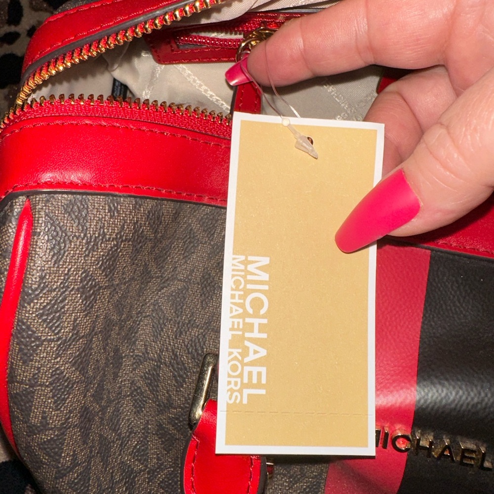Michael Kors, medium  Bedford duffle Crossbody - Picture 10 of 11